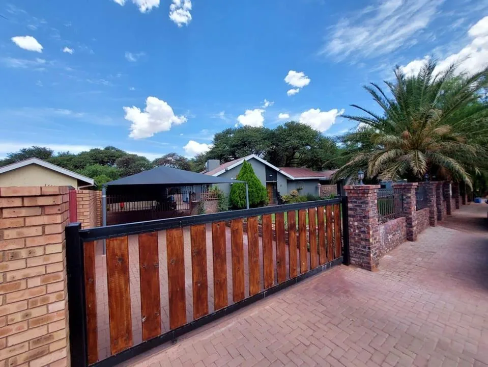 3 Bedroom House for sale in Kathu