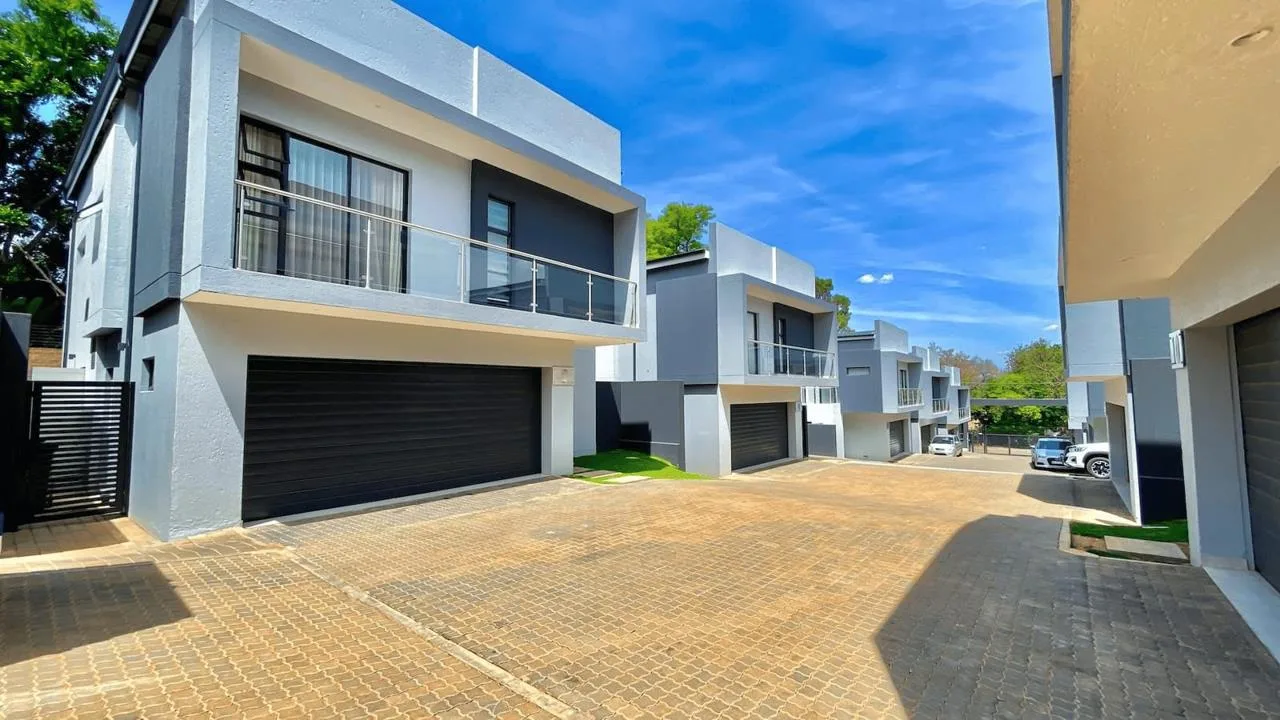 4 Bedroom Townhouse for sale in Bryanston