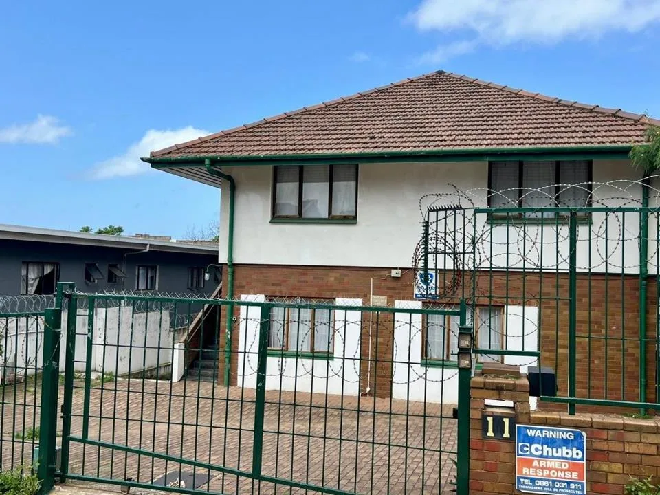10.5 Bedroom House for sale in Glenwood