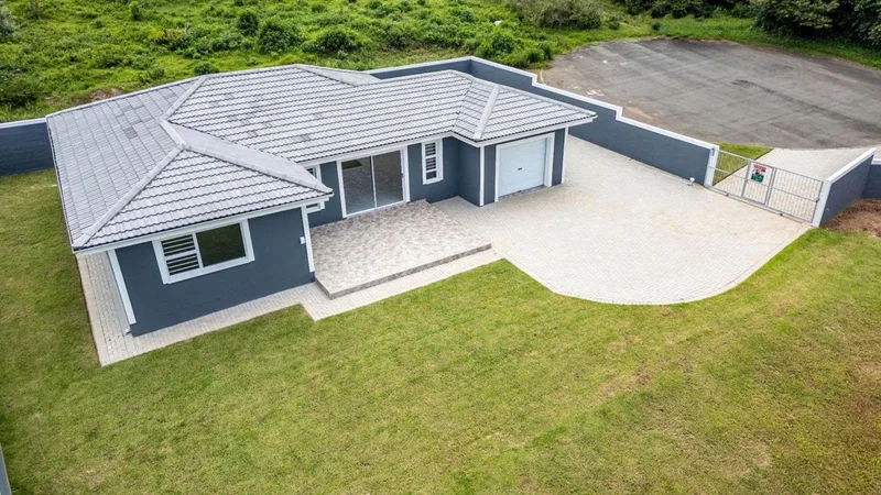 3 Bedroom House for sale in Cintsa East