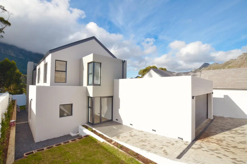 4 Bedroom House in Victorskloof