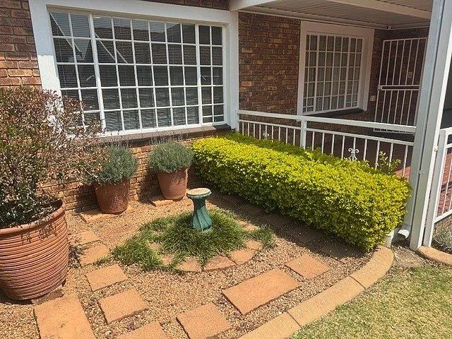 2 Bedroom Townhouse for sale in Wilro Park