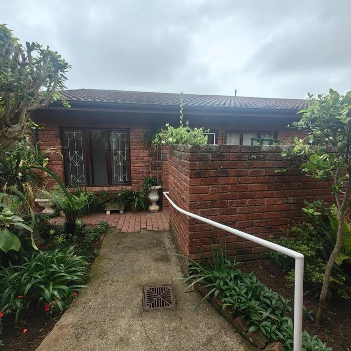 2 Bedroom Townhouse for sale in Bisley