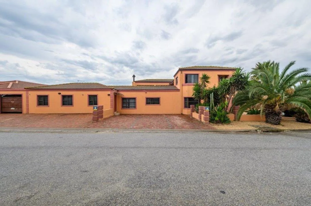 14 Bedroom House for sale in Bluewater Bay