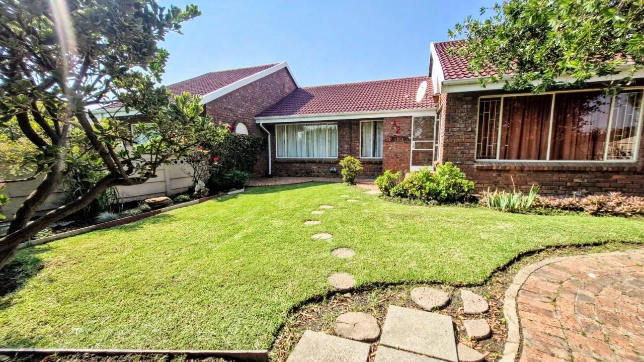 3 Bedroom Townhouse for sale in Petersfield