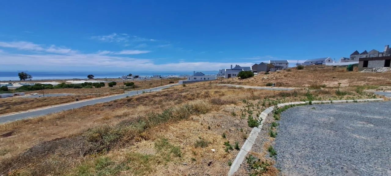 433 m² Land available in Da Gama Bay