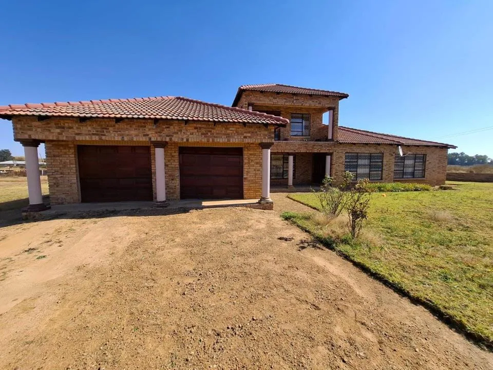 4 Bedroom House for sale in Ottosdal