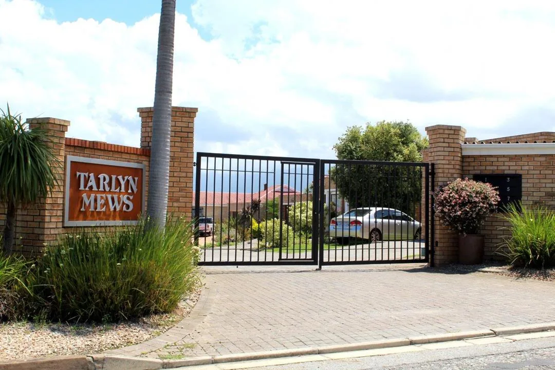 3 Bedroom Townhouse for sale in Rooi Rivier Rif