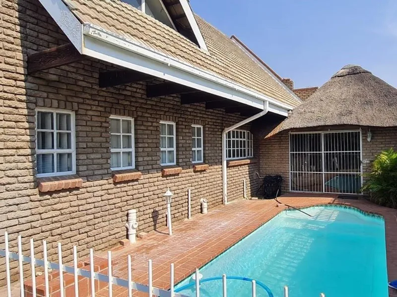 4 Bedroom House for sale in Die Rand