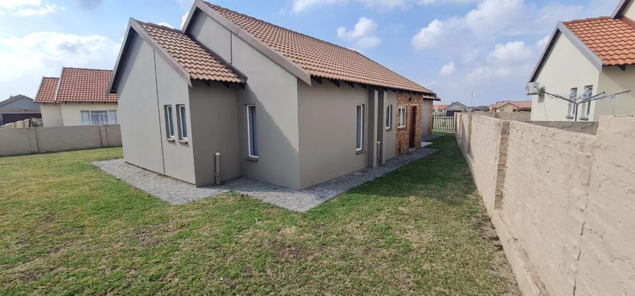 3 Bedroom House for sale in Waterkloof Hill Estate