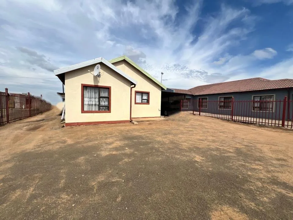 3 Bedroom House for sale in Pinehaven