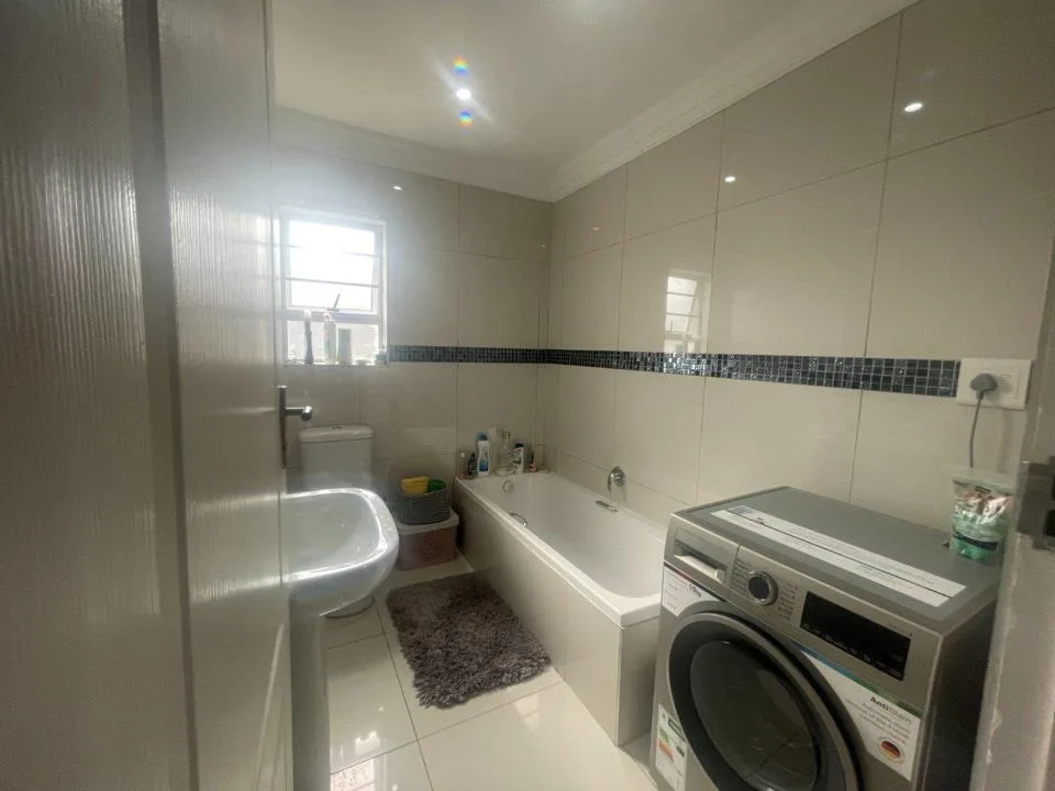 3 Bedroom House for sale in Gonubie