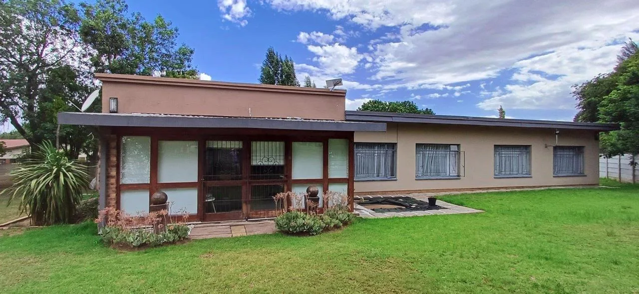 4 Bedroom House for sale in Panorama