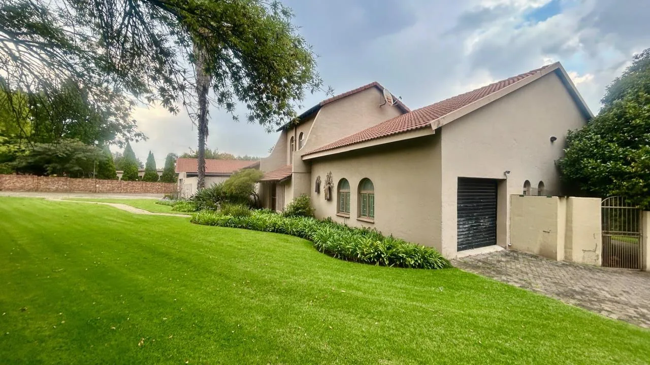 4 Bedroom House for sale in Clubville