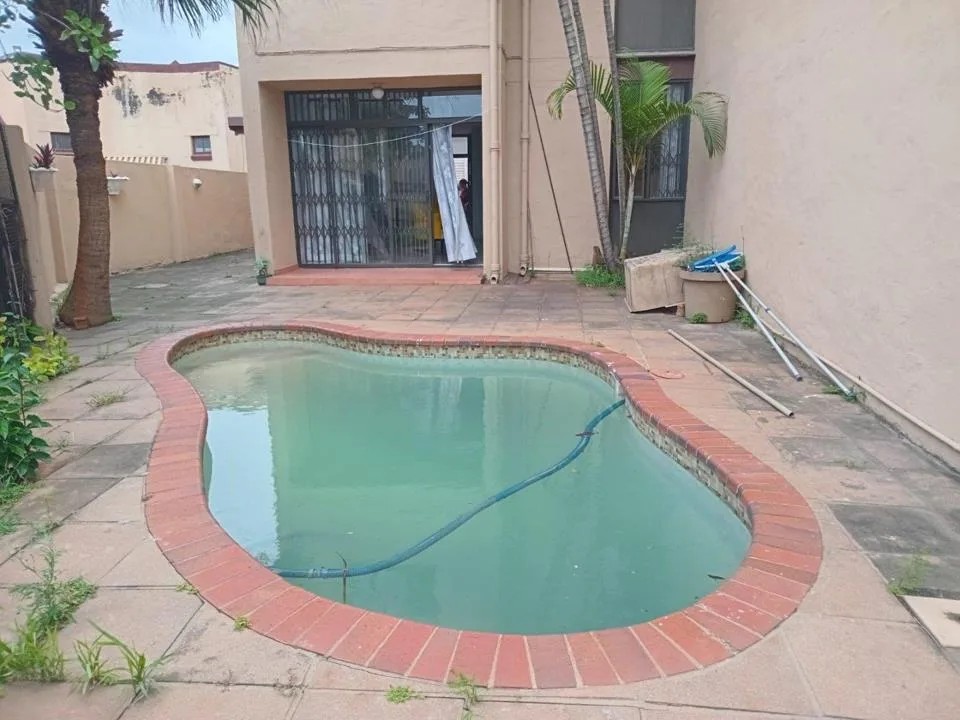 3 Bedroom Townhouse for sale in Montclair