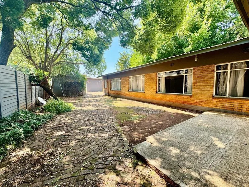 17 Bedroom House for sale in Die Bult