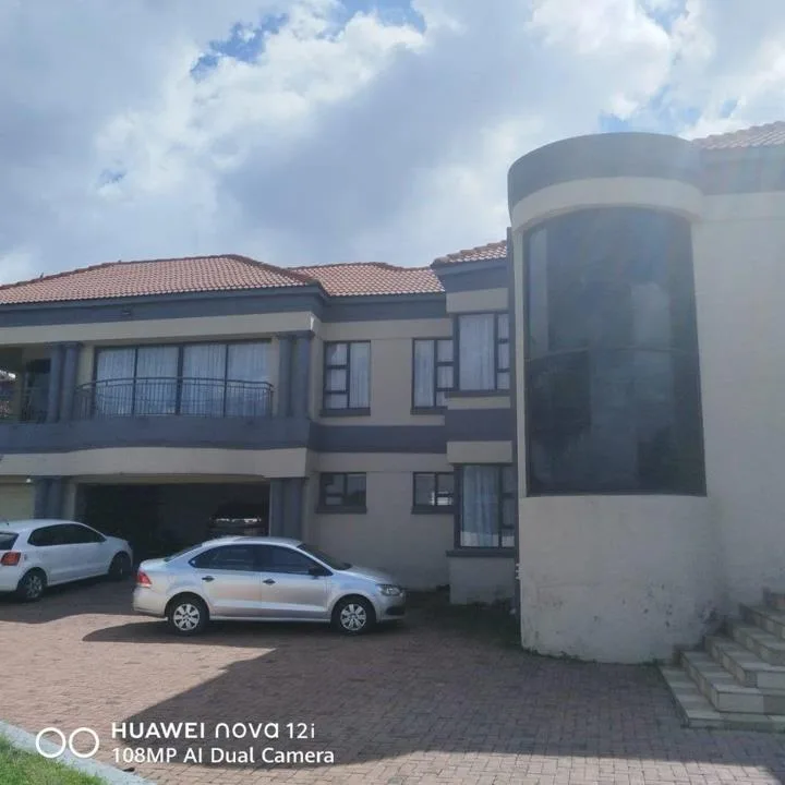 7 Bedroom House to rent in Model Park