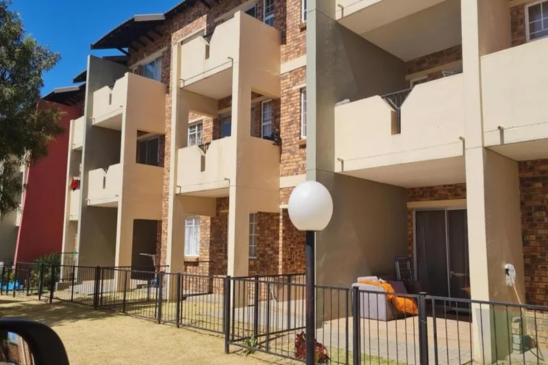 2 Bedroom Townhouse for sale in Comet