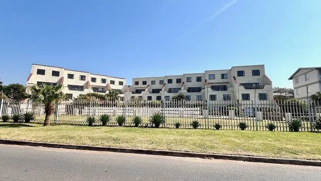2 Bedroom Townhouse for sale in Uvongo