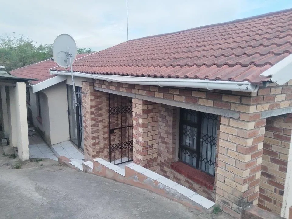 4 Bedroom House for sale in Gompo Town