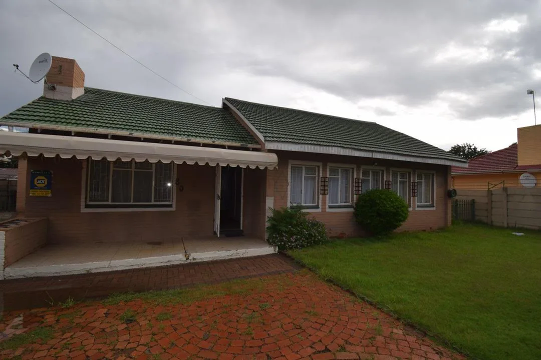 3 Bedroom House for sale in Dagbreek