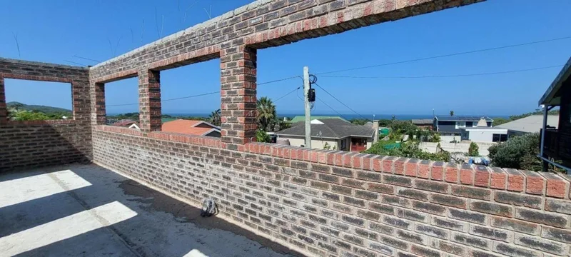 6 Bedroom House for sale in Sunrise On Sea