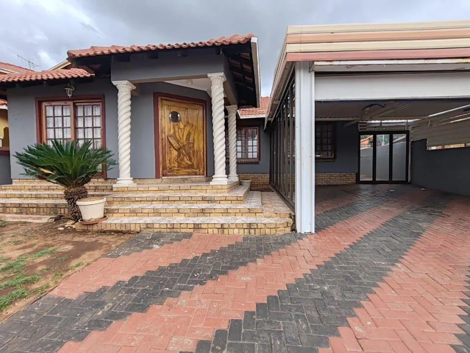 3 Bedroom House for sale in Tlhabane West