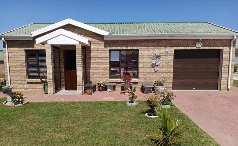 2 Bedroom Townhouse for sale in Jeffreys Bay Central
