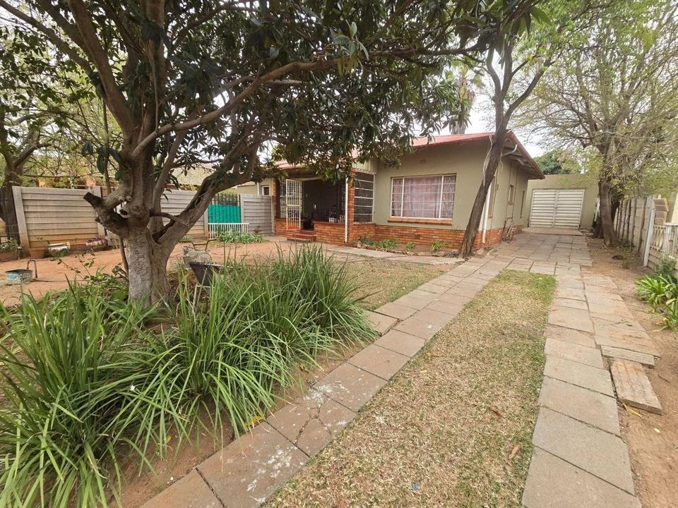 4 Bedroom House for sale in Elandia