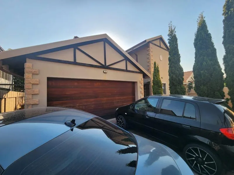 4 Bedroom House for sale in Montana