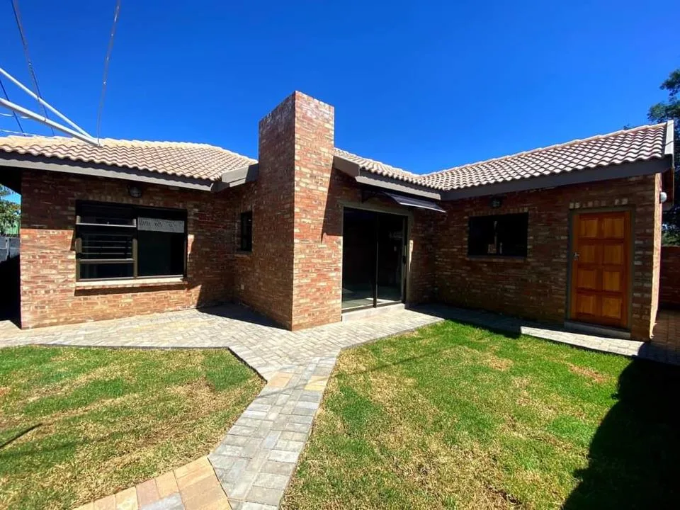 2 Bedroom House for sale in Die Bult