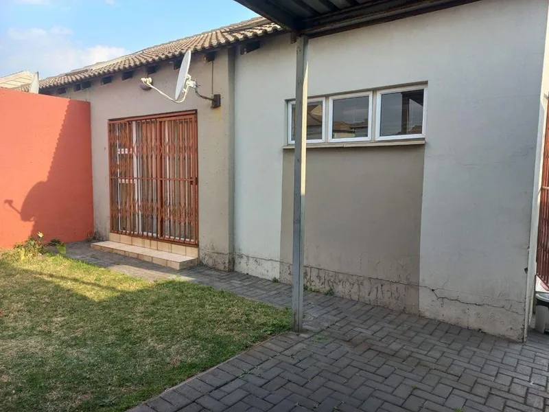 3 Bedroom Townhouse for sale in Tasbet Park Ext 1