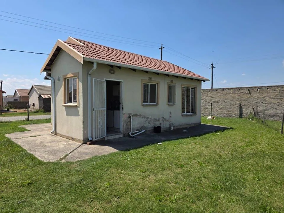 2 Bedroom House for sale in Zamdela