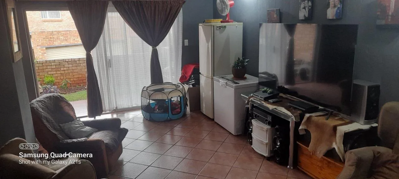 2 Bedroom Townhouse for sale in Roodekrans