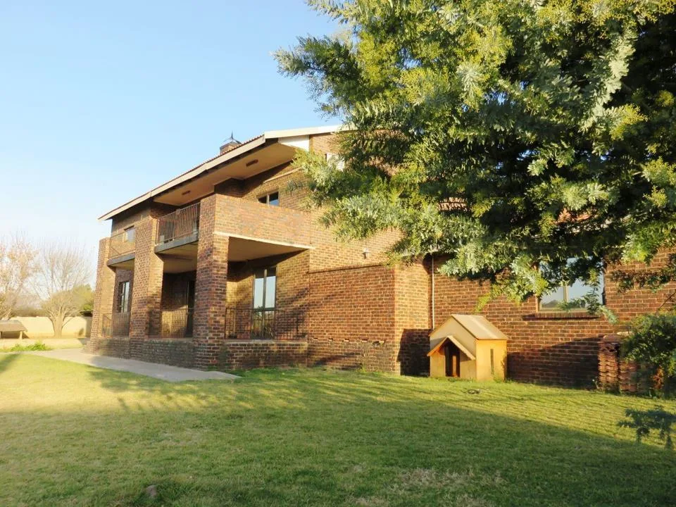 4 Bedroom House for sale in Deneysville