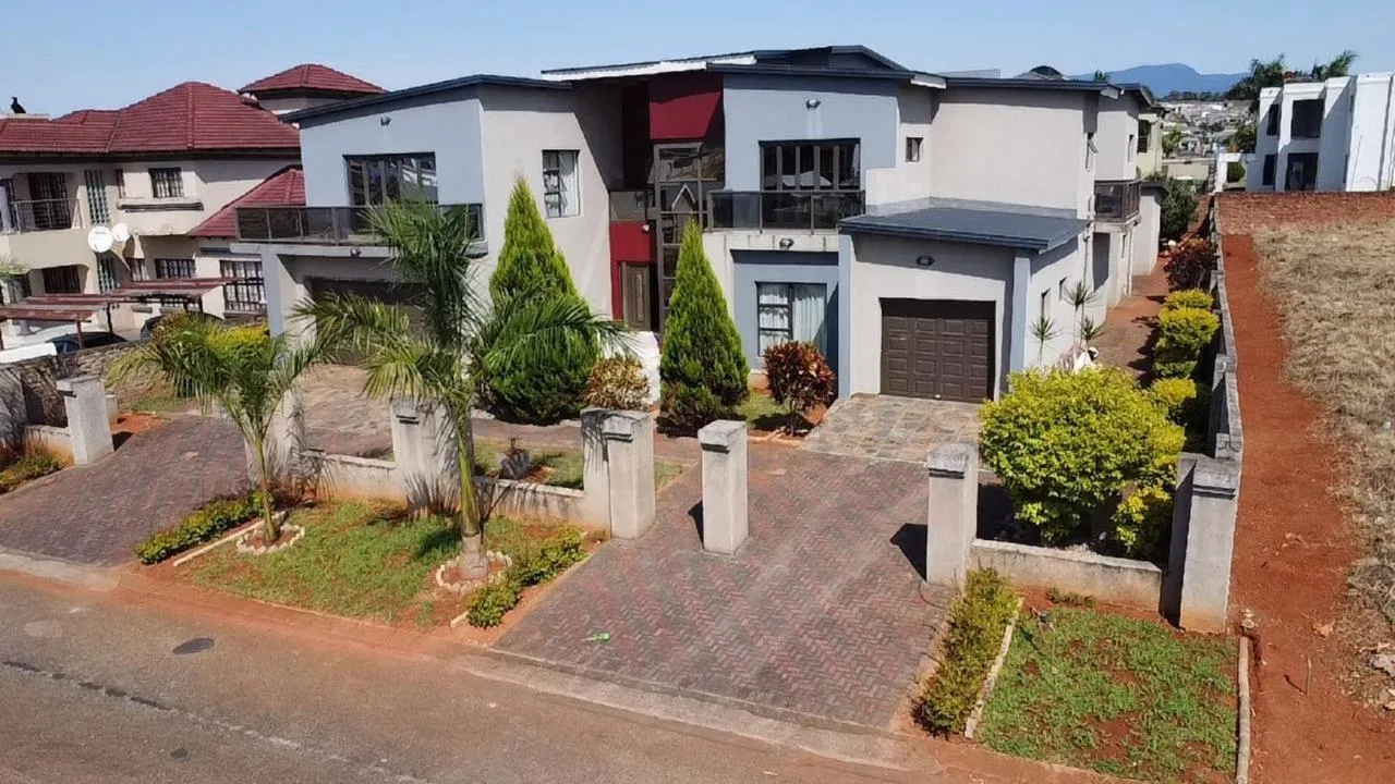 6 Bedroom House for sale in Riverside Estate