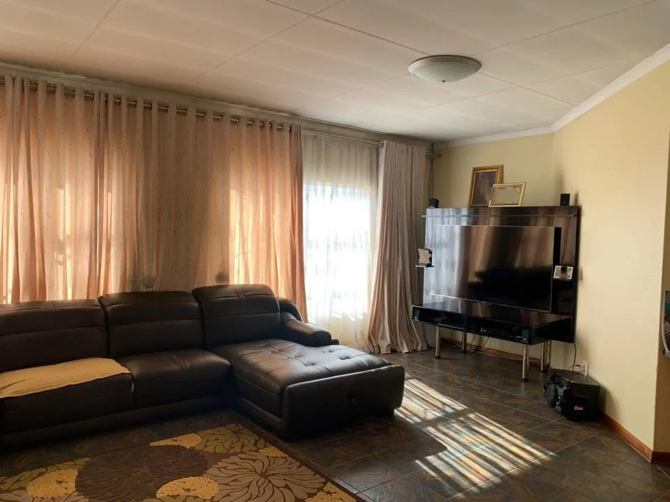 3 Bedroom House for sale in Universitas Ridge