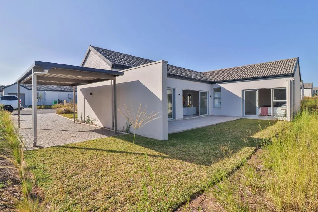 2 Bedroom House for sale in Lalela Estate