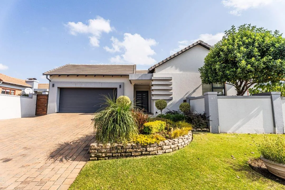3 Bedroom House for sale in Midstream Estate