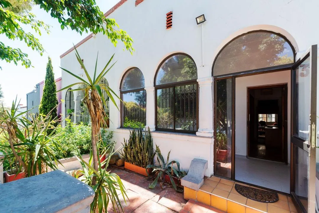 1 Bedroom House for sale in Zonnebloem
