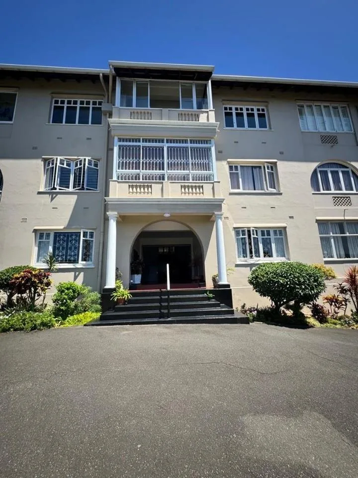 2 Bedroom Apartment / flat for sale in Essenwood