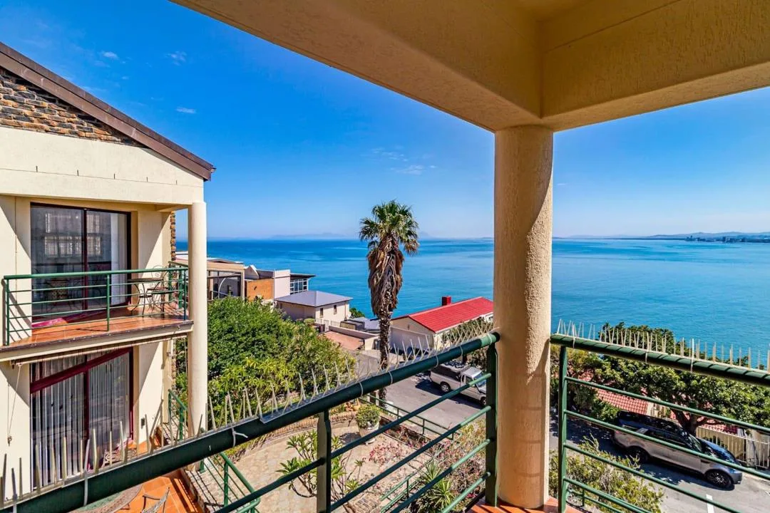 3 Bedroom House for sale in Gordons Bay Central