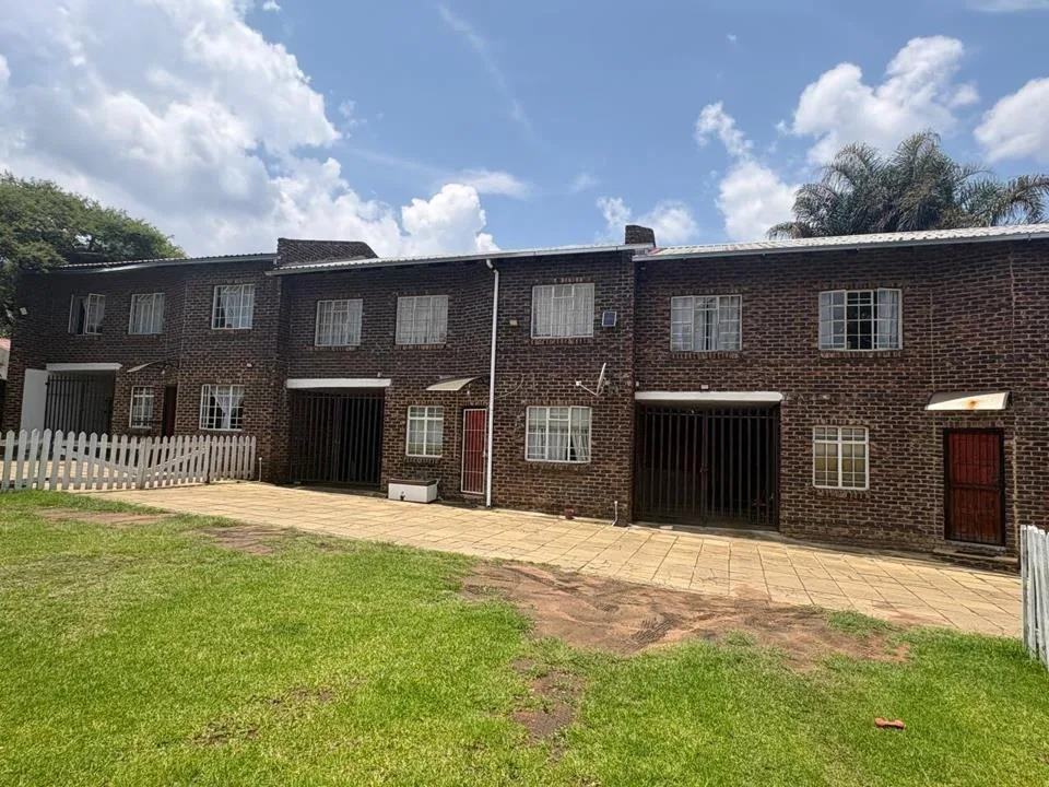 9 Bedroom Apartment / flat for sale in Piet Retief