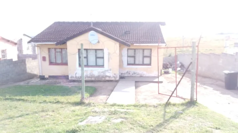 3 Bedroom House for sale in Phakamisa