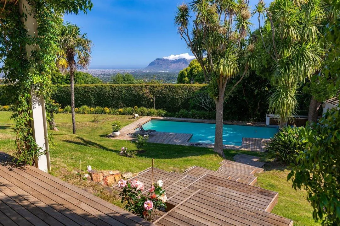 4 Bedroom House for sale in Bishopscourt