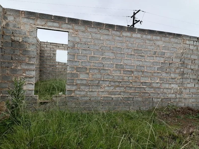 4 Bedroom House for sale in Ngolo
