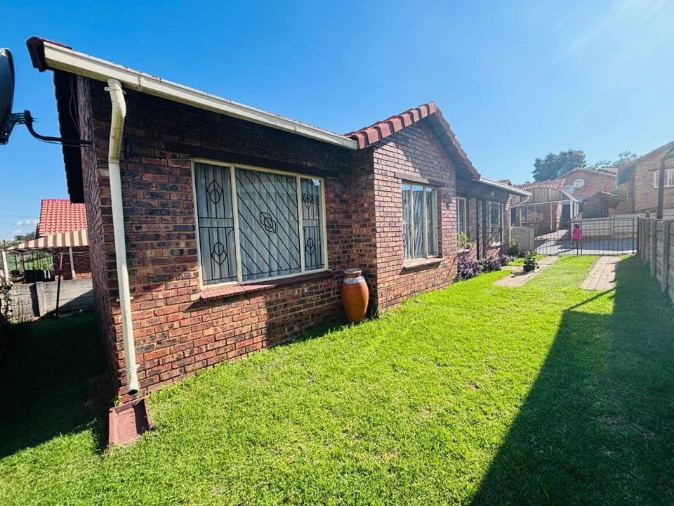 3 Bedroom Townhouse for sale in Mondeor
