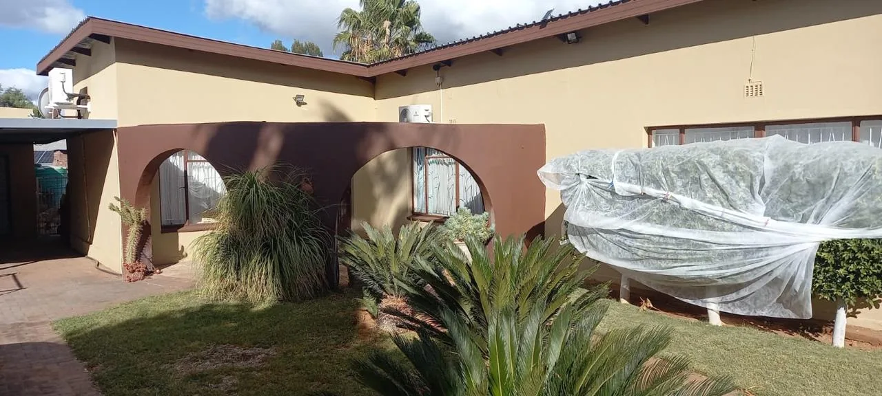 3 Bedroom House for sale in Olifantshoek