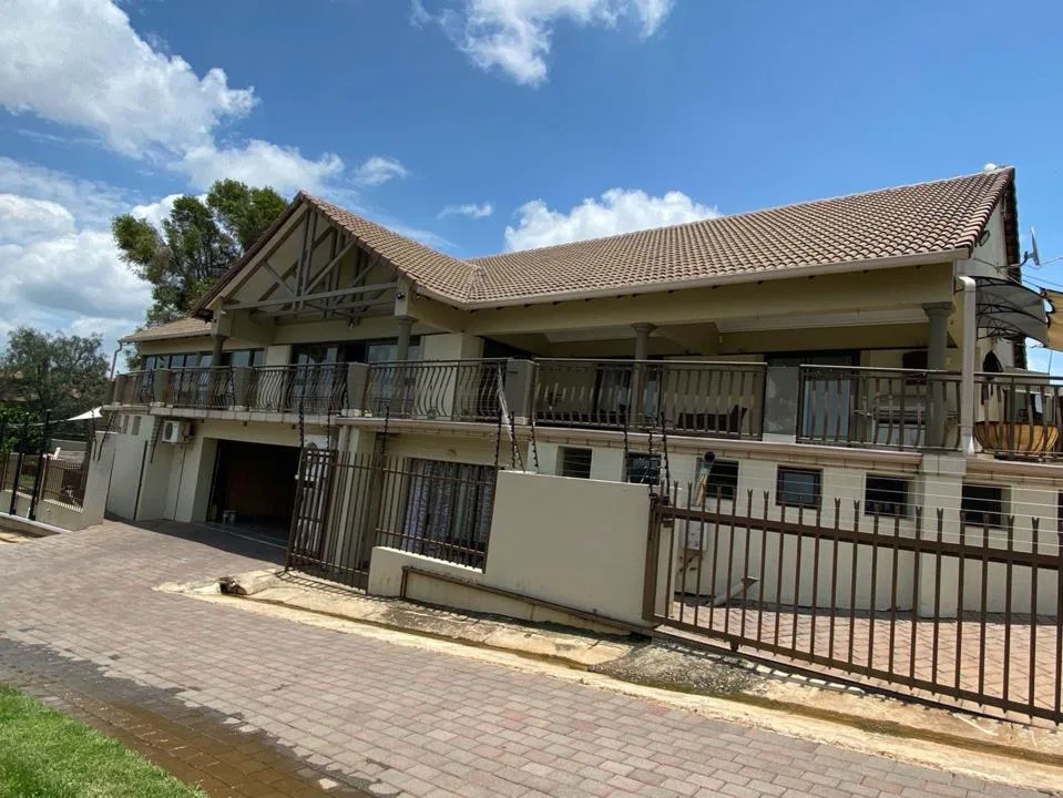 10 Bedroom House for sale in Kungwini Country Estate