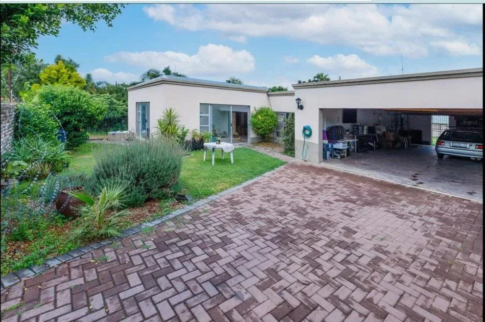 5 Bedroom House in Bloubosrand